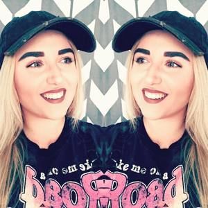 Meet your Posher, Danielle